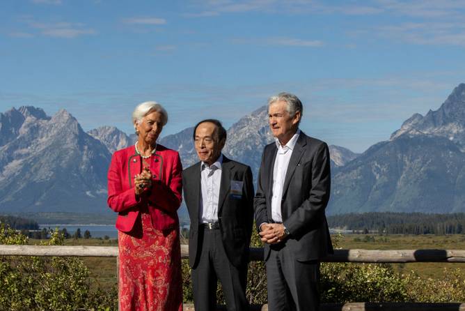 President of the European Central Bank Christine Lagarde , Bank of Japan Gov. Kazuo Ueda , and chair of the Federal Reserve Jerome Powell in Jackson Hole