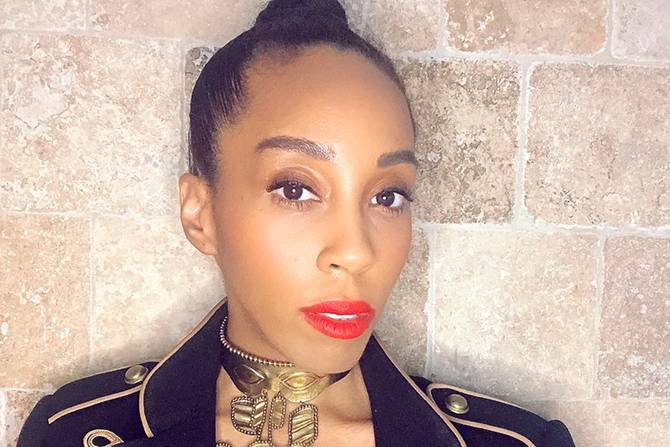 headshot of Qianna Smith Bruneteau