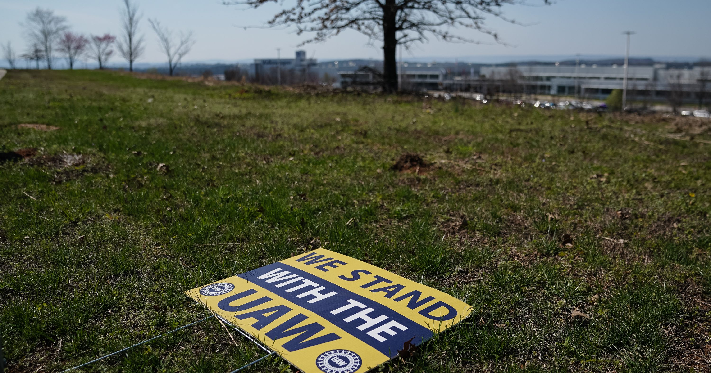 Union election at Tennessee VW plant is a major test for UAW auto industry organizing effort