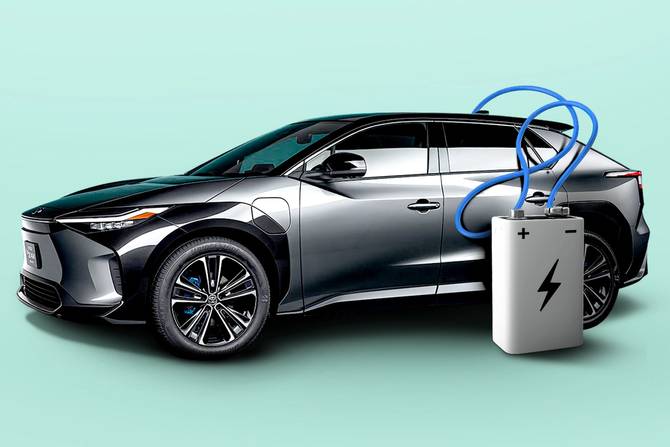 illustration of a silver electric vehicle plugged into a big battery 