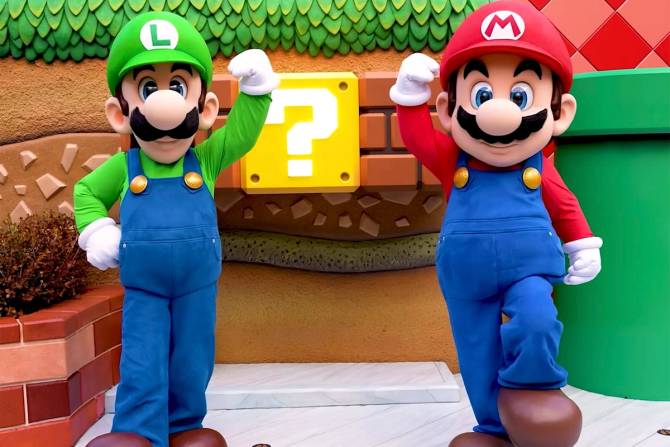 Mario and Luigi at Super Nintendo World