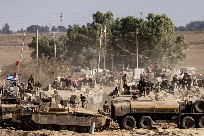 Israeli soldiers near the border of Gaza