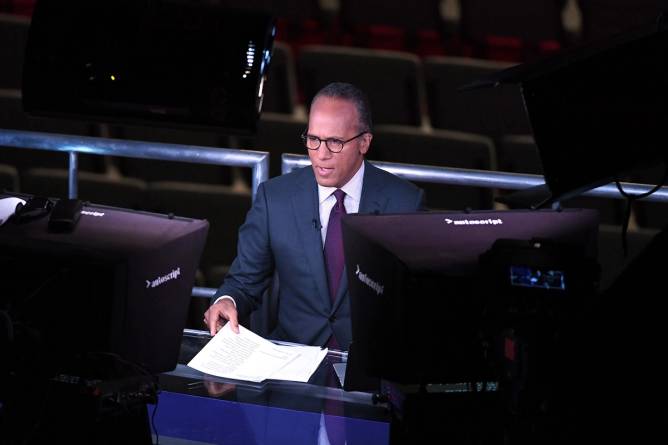 Photo of Lester Holt