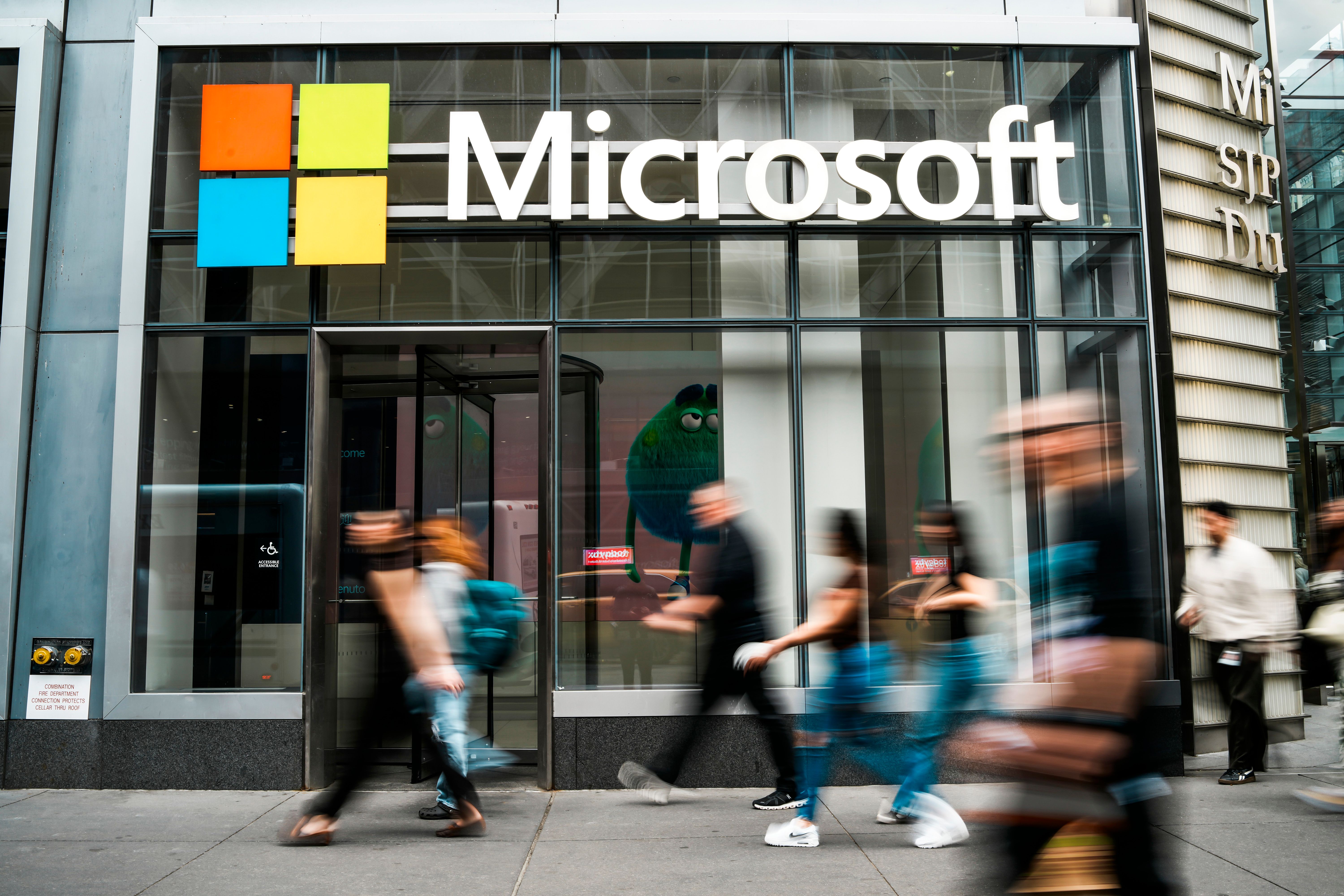 Microsoft announces significant HR changes, focused on AI