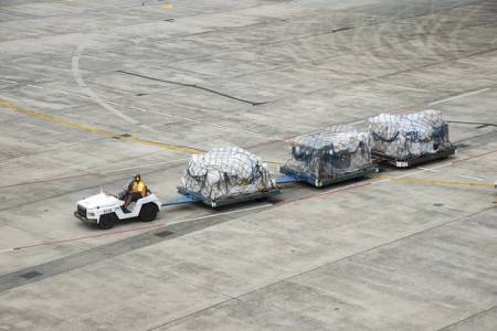 Australia’s largest airline asks company execs to moonlight as baggage handlers