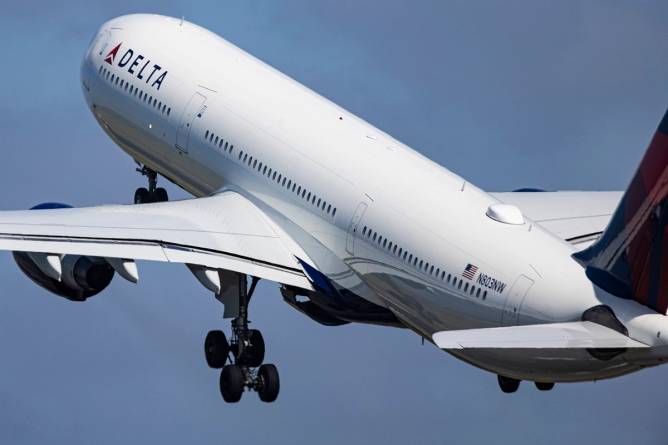 Delta plane taking off