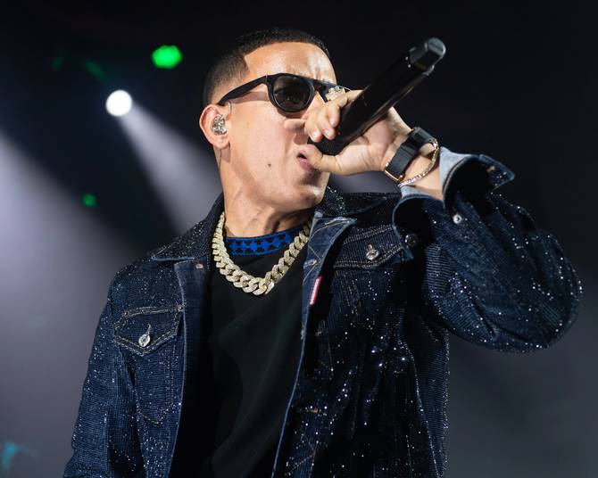 daddy yankee at on stage performing