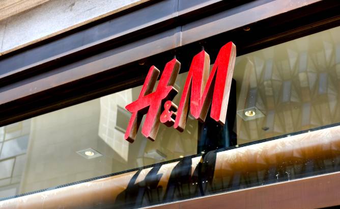 H&M store sign