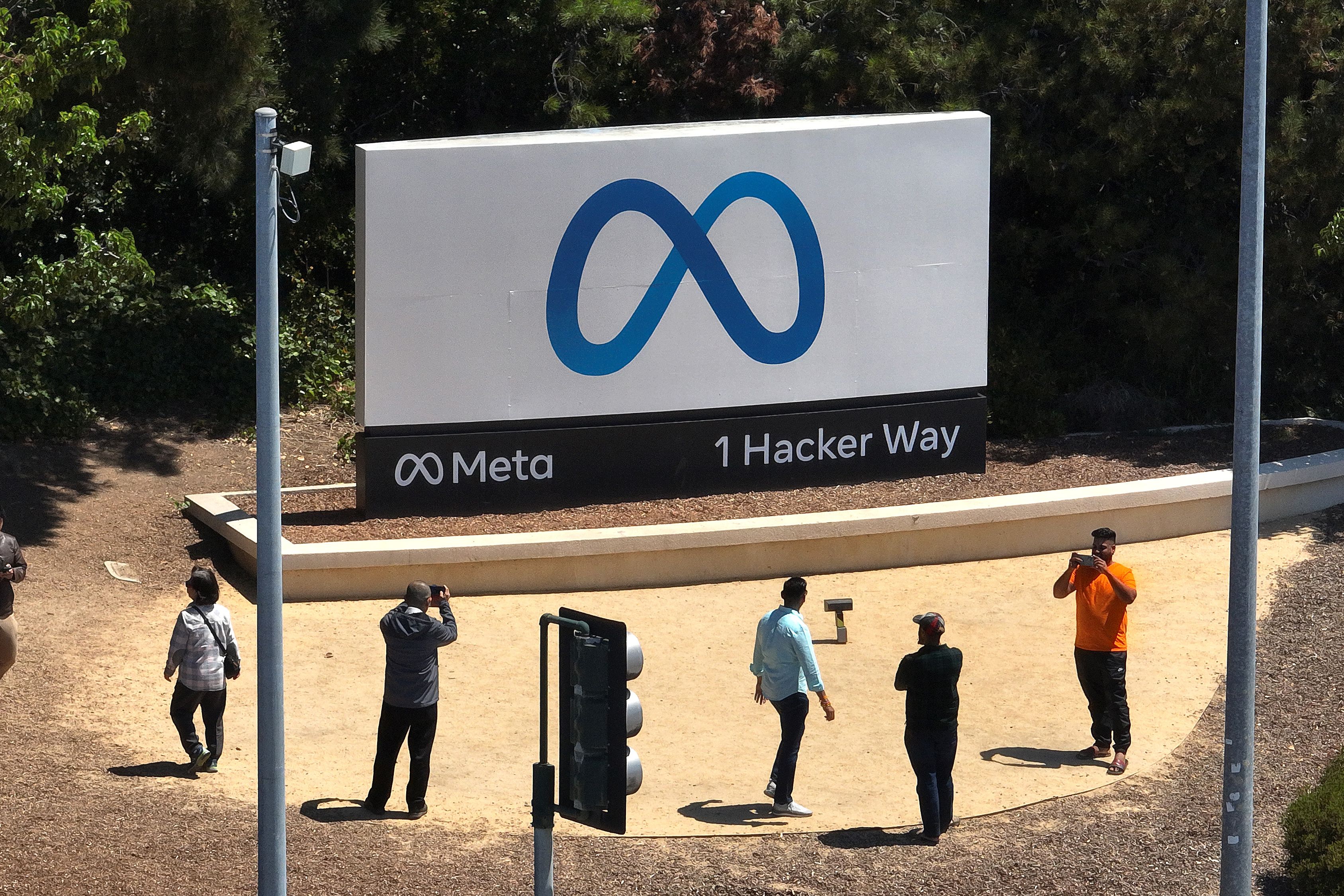 Meta’s $1 billion pay package is a bet on senior-level retention