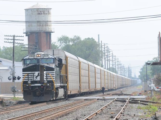 Norfolk Southern train