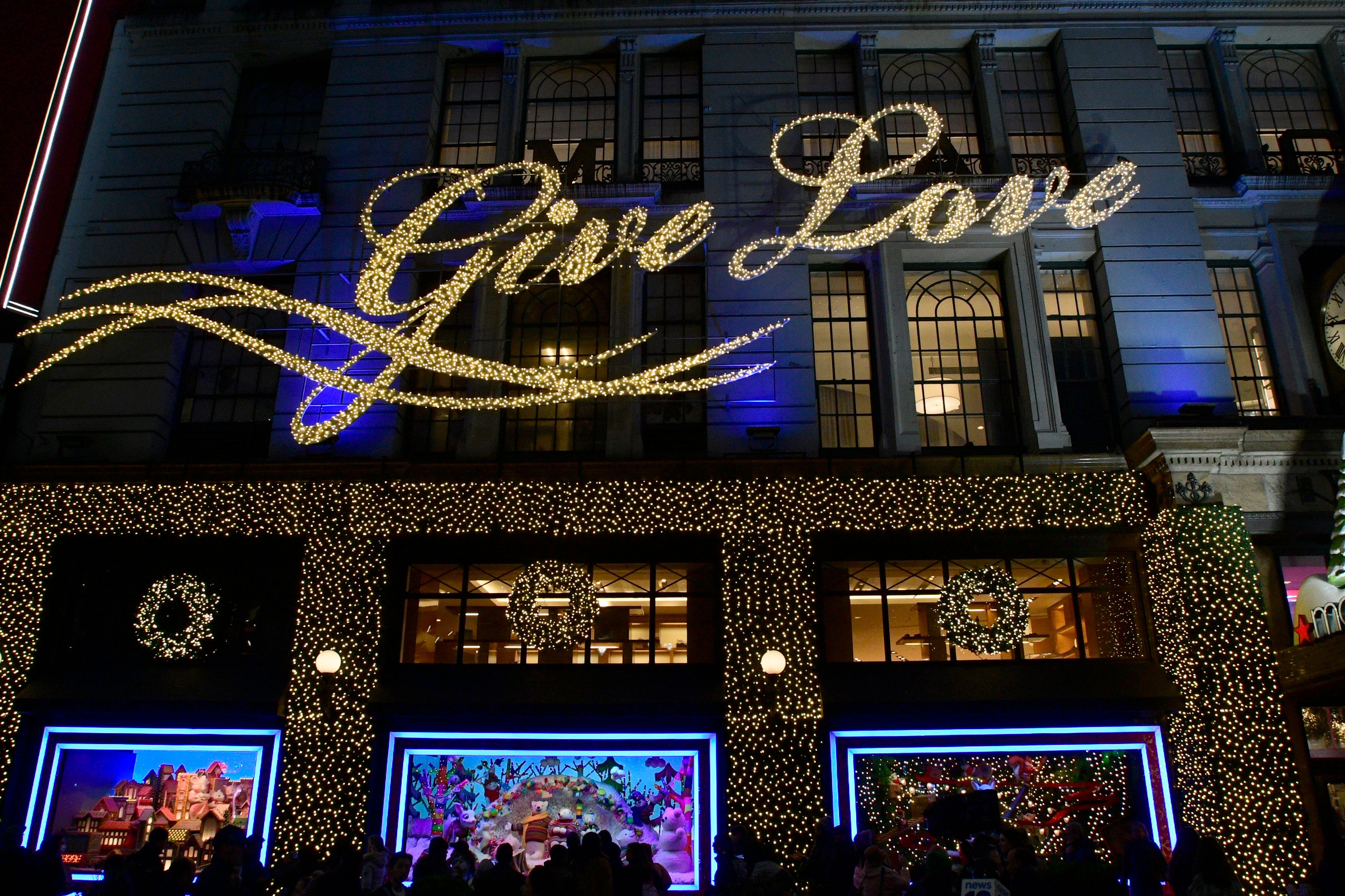Bergdorf Goodman & Bloomingdale's 2022 NYC Holiday Windows - Lyssy