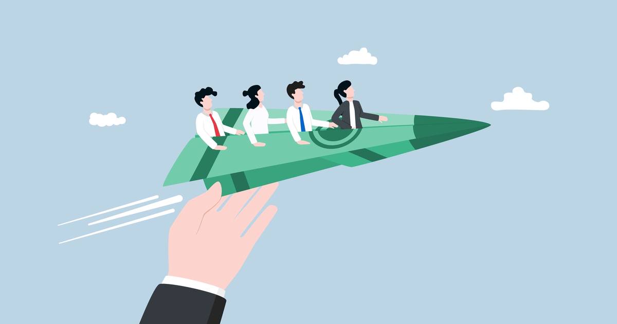 How HR can help middle managers support employee development How HR can help middle managers support employee development