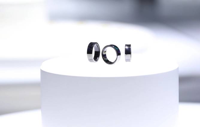 Samsung Galaxy Rings on display