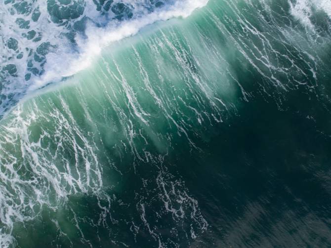 image of a large ocean wave