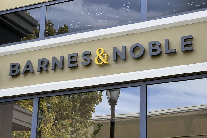 New Barnes and Noble sign on location.