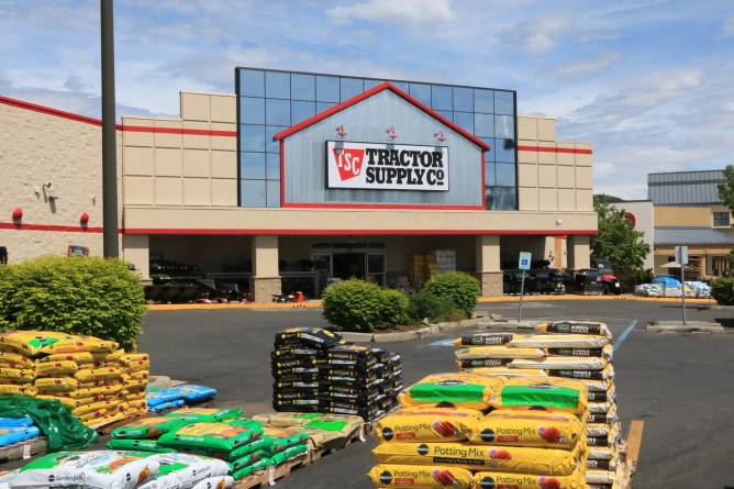Tractor supply store