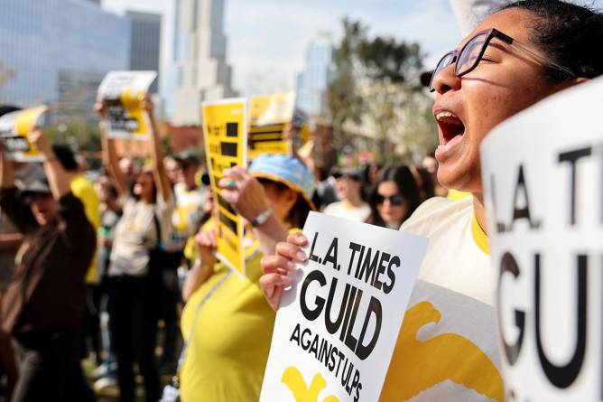 LA Times Guild members protesting outside LA Times offices last week.