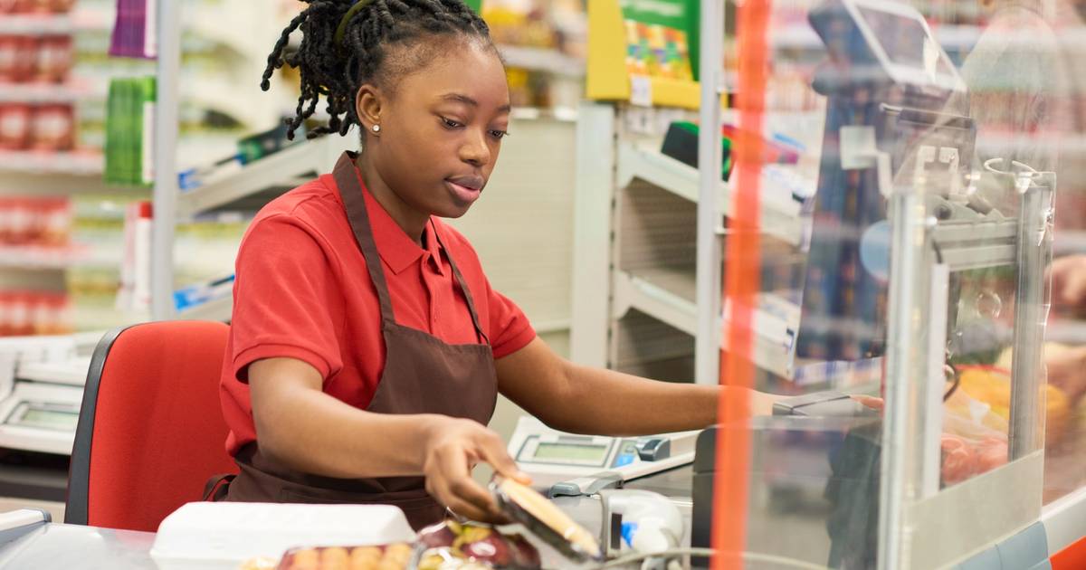 More retail workers are staying in their jobs