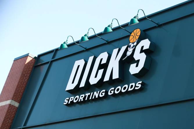 Dick's sporting goods store