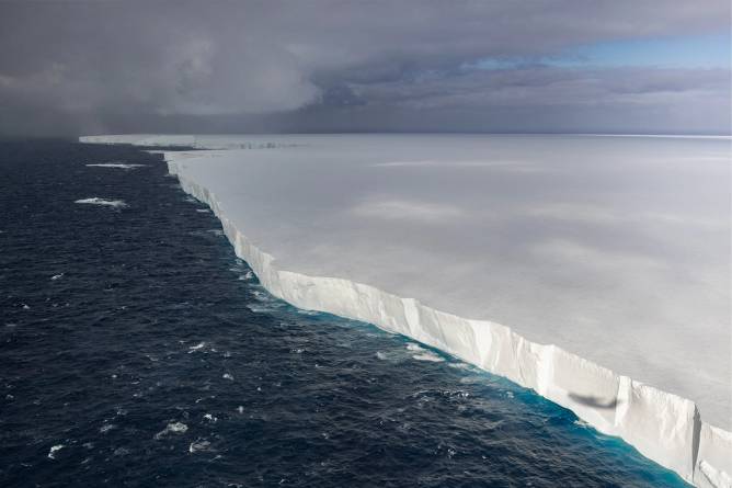 the A23a megaberg iceberg