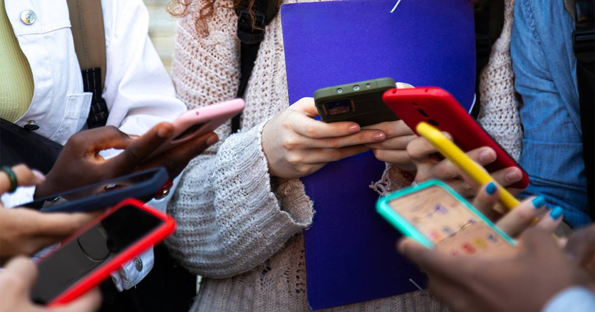 Nike, Pink, and Apple Pay top latest Teen Cool Brands list