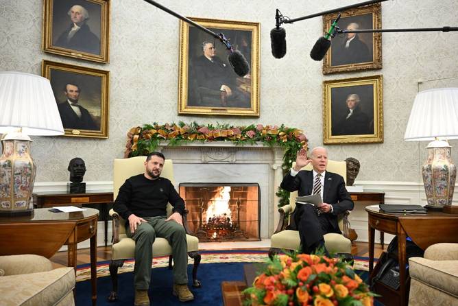 US President Joe Biden meets with Ukrainian President Volodymyr Zelensky in the Oval Office