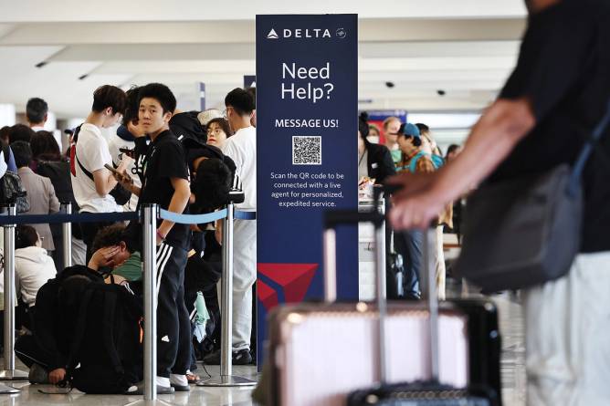 Delta terminal at an airport