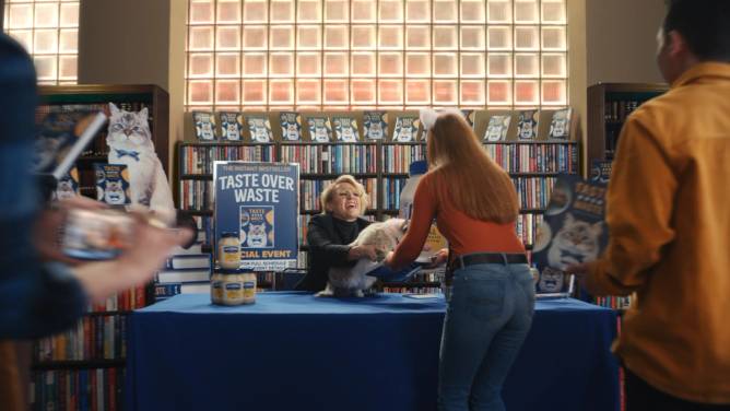 Kate McKinnon in Hellmann's 2024 Super Bowl ad