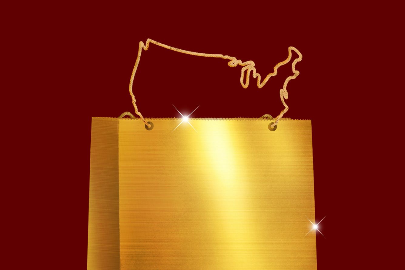 Illustration of a gold shopping bag with a handle in the shape of the US