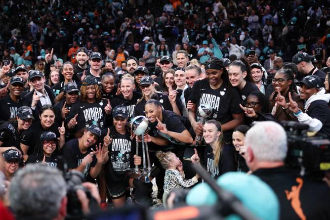 New York Liberty after winning Game 5 of 2024 WNBA Finals