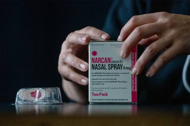Narcan nasal spray box