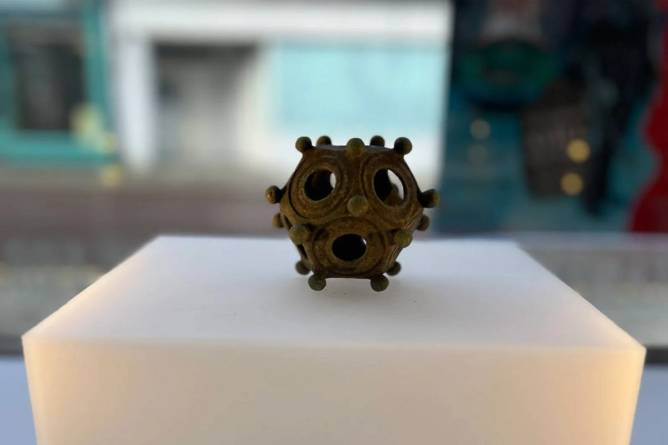 Roman dodecahedron artifact