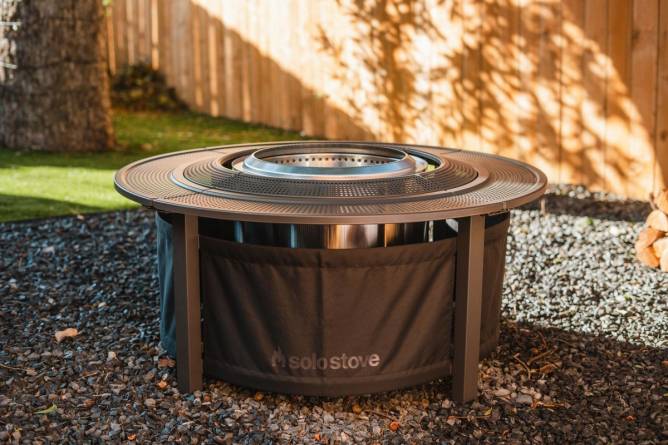 Solo Stove, a home and outdoor lifestyle brand within the Solo Brands (NYSE: DTC) portfolio, expands its fire pit accessories ecosystem with Surround, a heat-resistant fire pit enclosure.