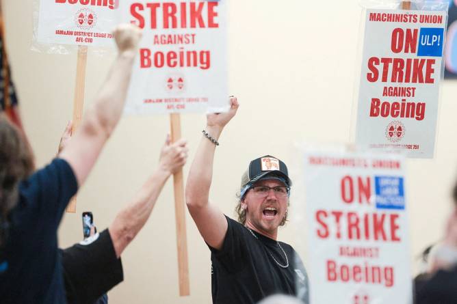 Boeing workers striking