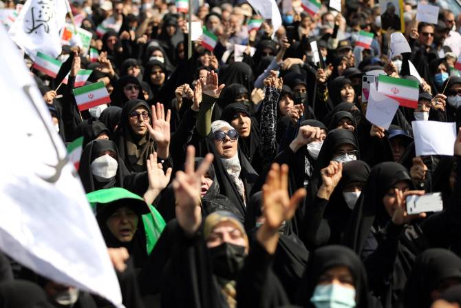 Counter-protesters in Iran