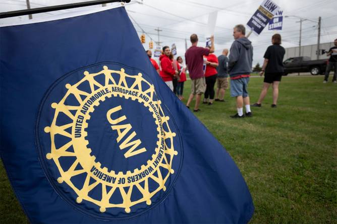 UAW workers on the picket line