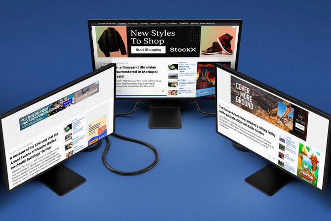 an image of three computers with different news articles on Mail.ru