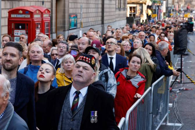 Mourners waiting in line to view the coffin of Queen Elizabeth II