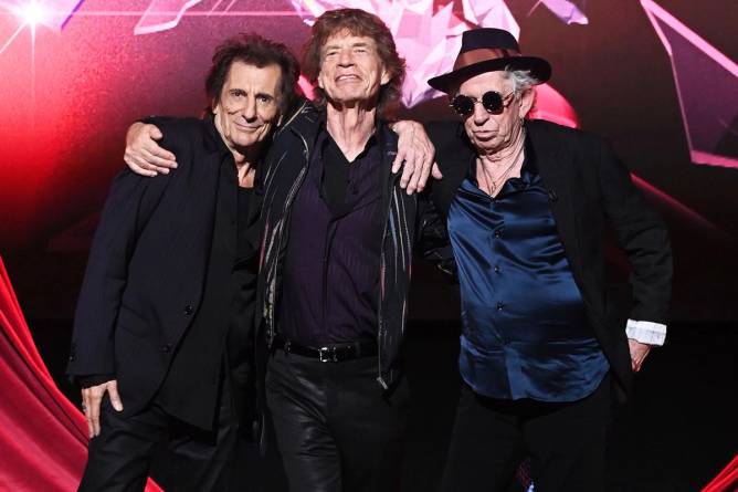 Photo of Ronnie Woods, Mick Jagger, and Keith Richards