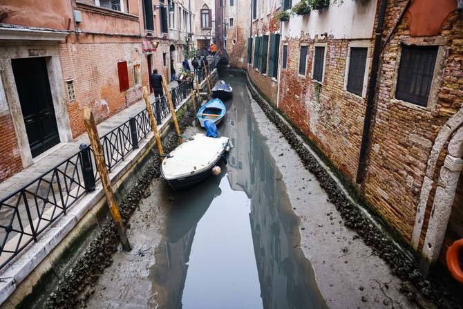 Low water levels in a Venice canal