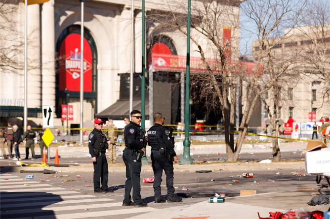 Police int he aftermath of the shooting at the Kansas City Chiefs Super Bowl Victory parade