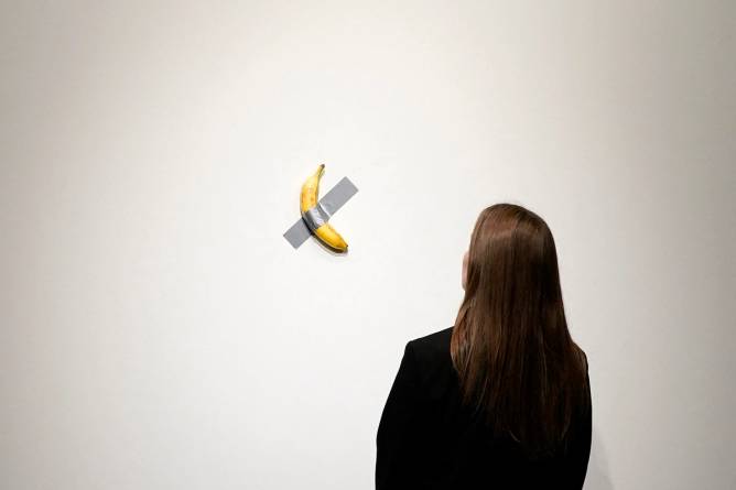 An art piece of a banana duct-taped to a wall