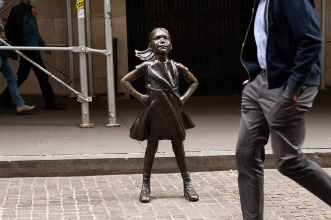 Fearless Girl statue