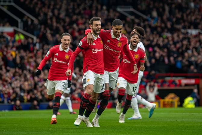 Bruno Fernandes of Manchester United celebrates scoring a goal to make the score 1-0 with his team-mates during a Premier League match.