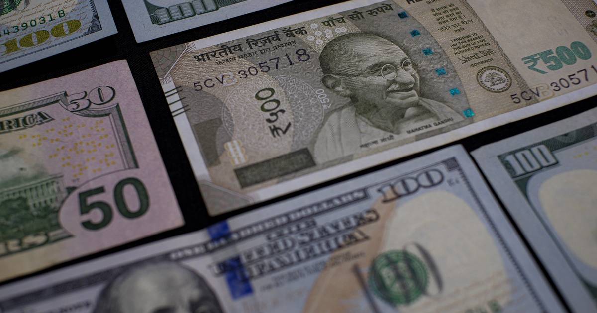 Finance leaders deal with foreign currency payroll impacts