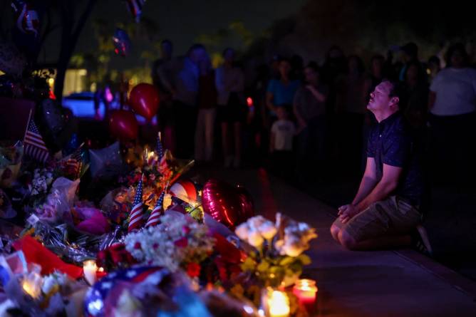 mourners for Charlie Kirk in Arizona 