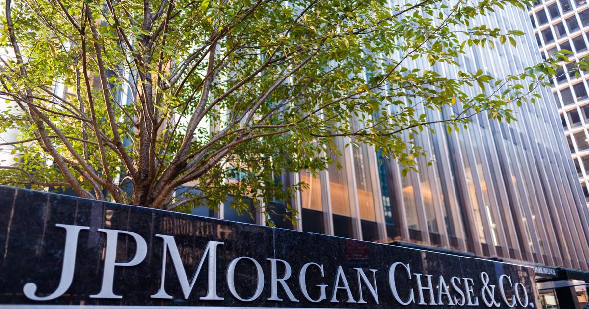 Lawsuits target high drug prices under JPMorgan, J&J health plans