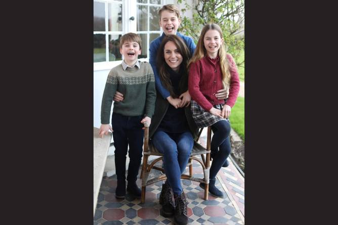 Kate Middleton and her children in an image released to celebrate Mother's Day that was later retracted by photo services for being digitally altered