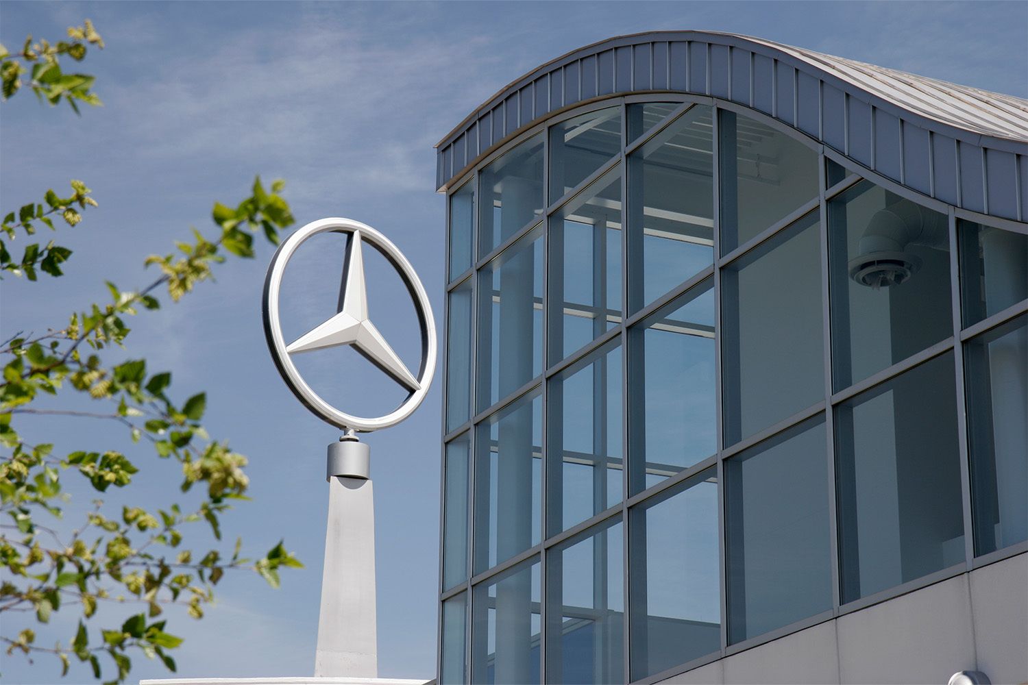 Alabama Mercedes-Benz auto factory votes no on unionizing