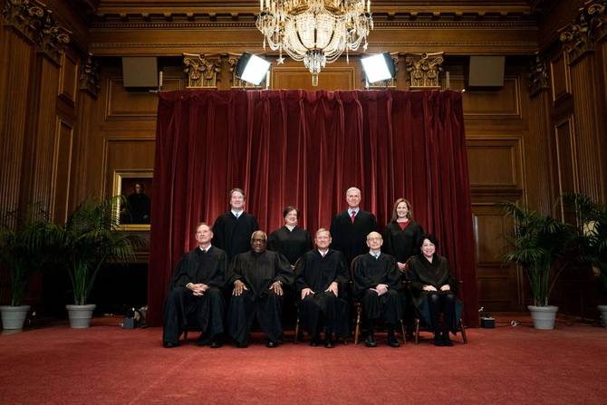A group portrait of the 2021-2022 Supreme Court 
